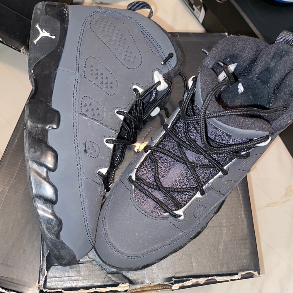 Selling old jordans